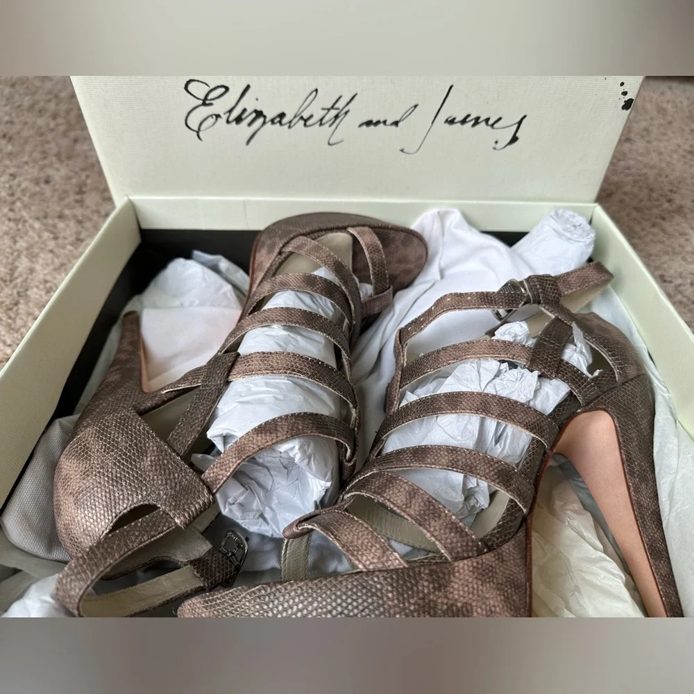 High heel Elizabeth and James pumps. - Picture 4 of 7